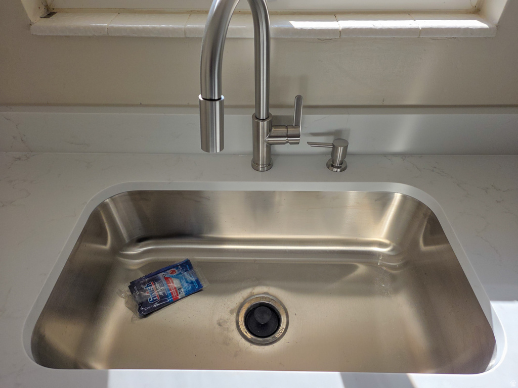 3695 W CAROLINA DR West Jordan, UT 84084