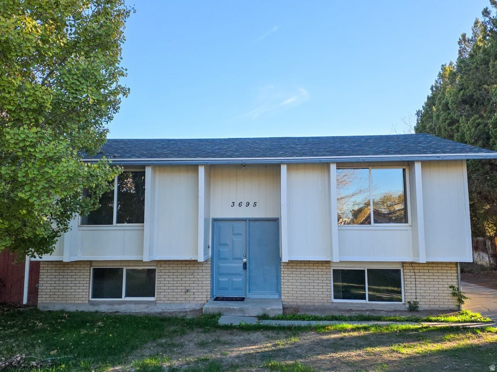 3695 W CAROLINA DR West Jordan, UT 84084