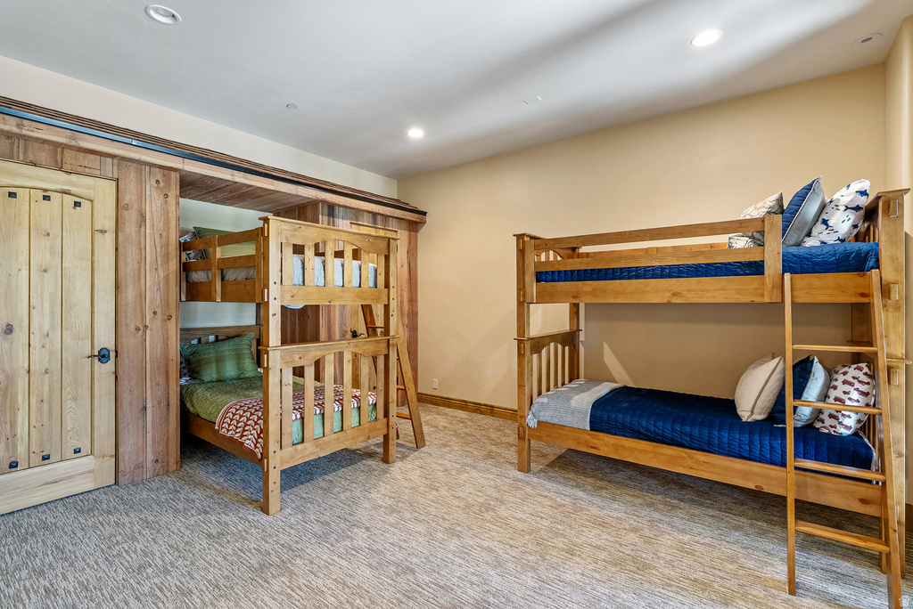 1210 LASSO TRL Hideout, UT 84036