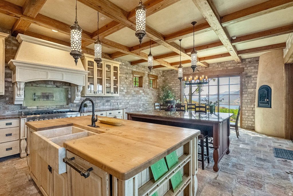 1210 LASSO TRL Hideout, UT 84036