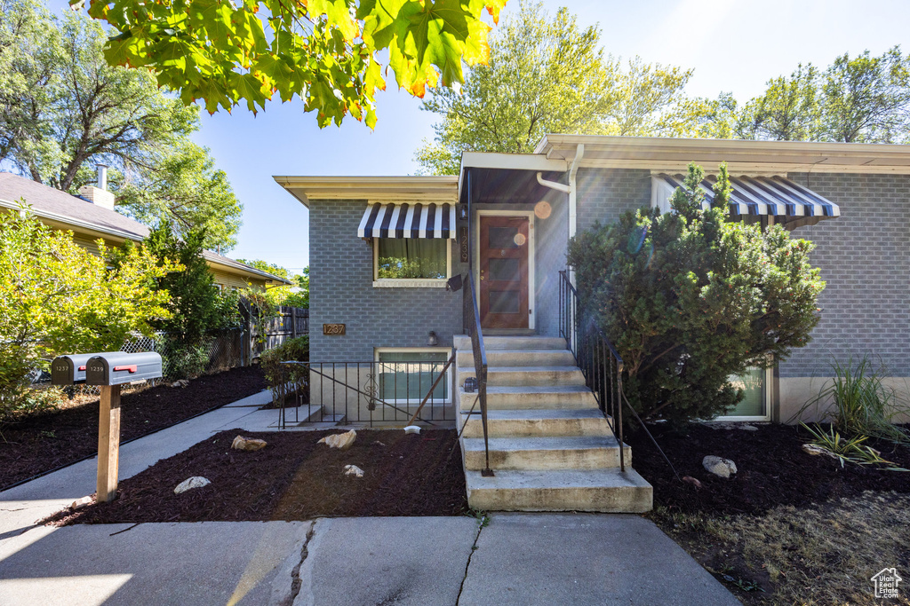1237 S LAKE ST Salt Lake City, UT 84105