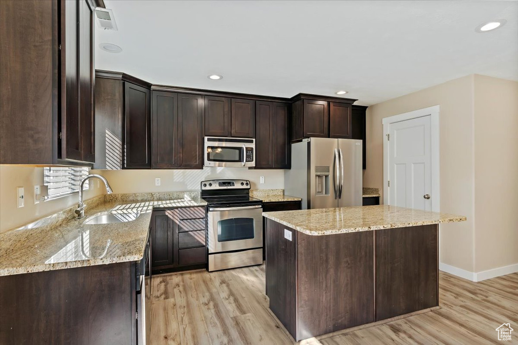 1072 W STONEHAVEN DR North Salt Lake, UT 84054
