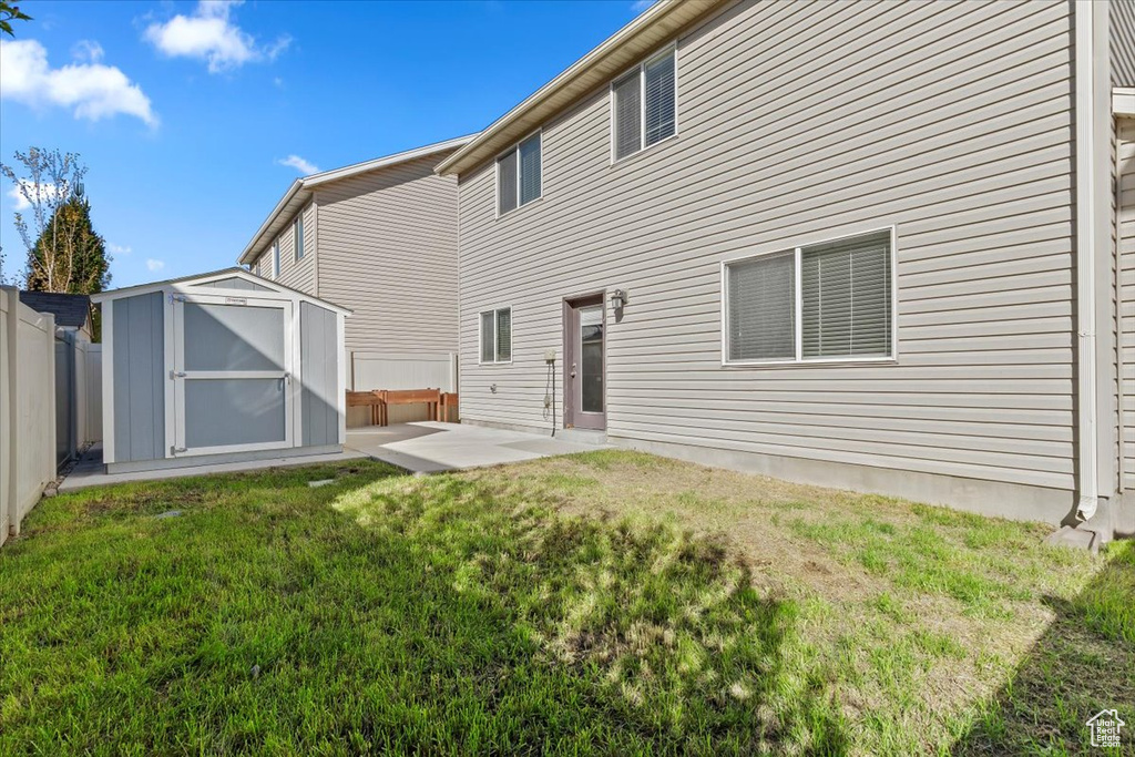 1072 W STONEHAVEN DR North Salt Lake, UT 84054