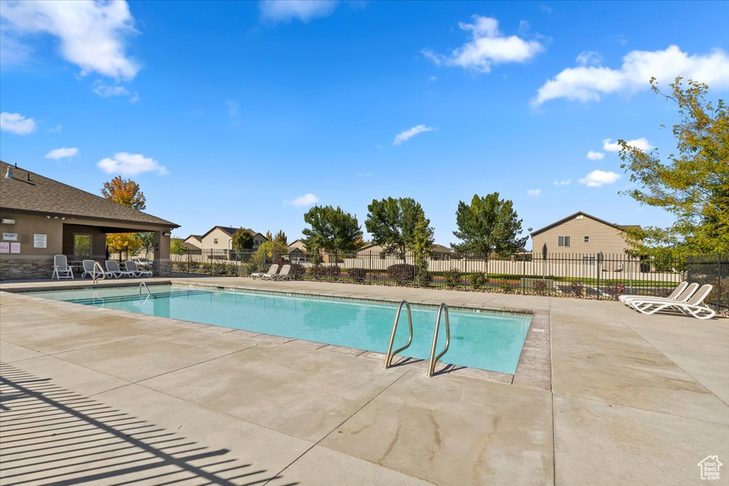 1072 W STONEHAVEN DR North Salt Lake, UT 84054
