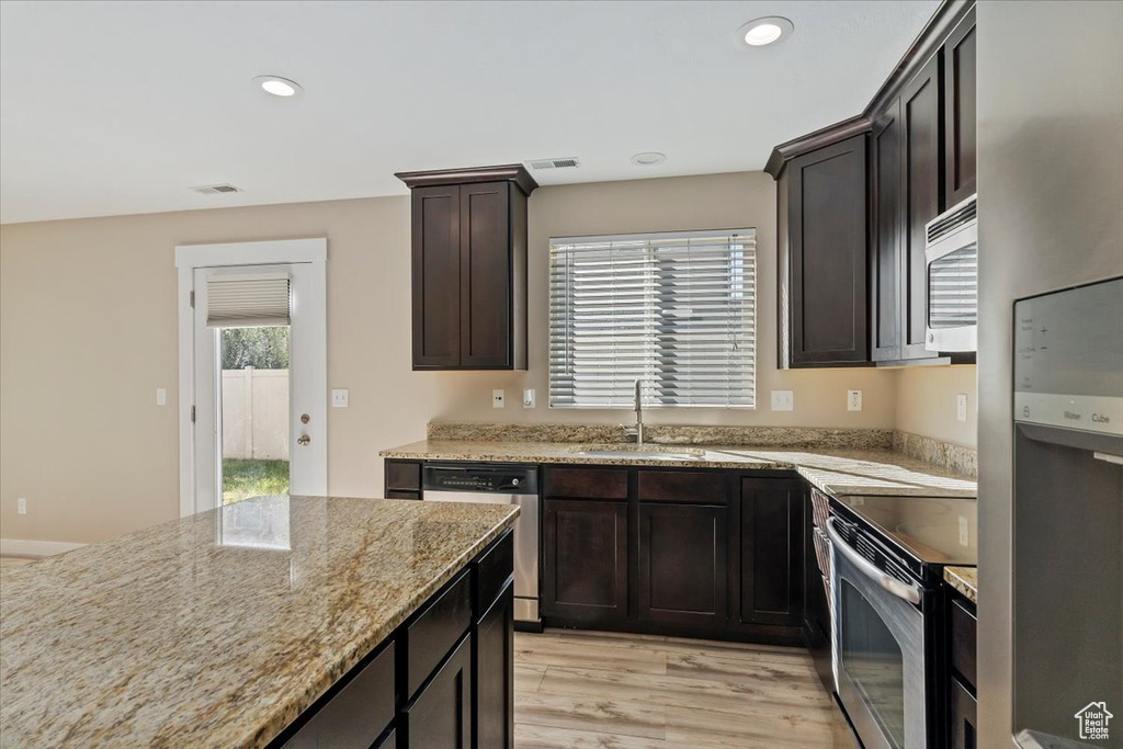 1072 W STONEHAVEN DR North Salt Lake, UT 84054