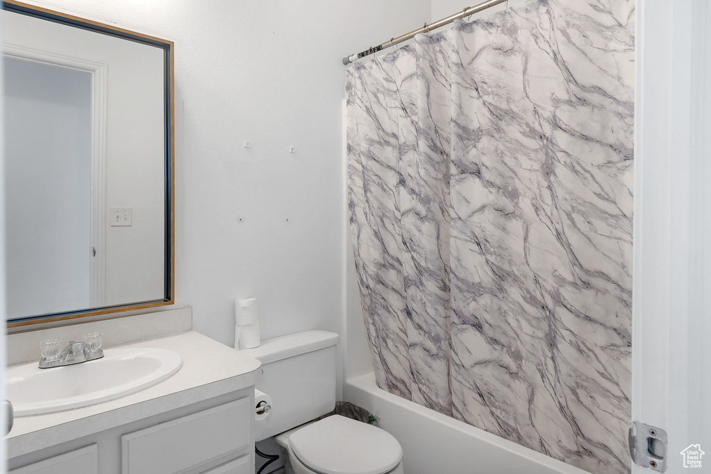 Bathroom with vanity and shower / bath combination with curtain