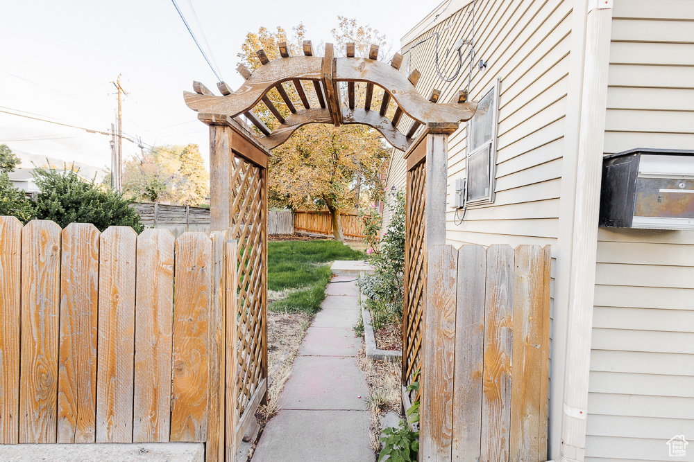 8544 S 300 E Sandy, UT 84070