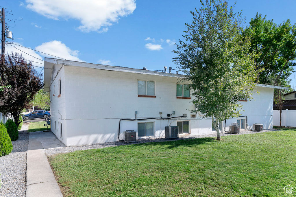 Photo 4 for MLS #2113539 at 670 S Main St #1-4