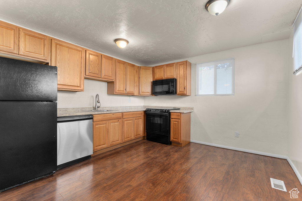 Photo 10 for MLS #2113539 at 670 S Main St #1-4