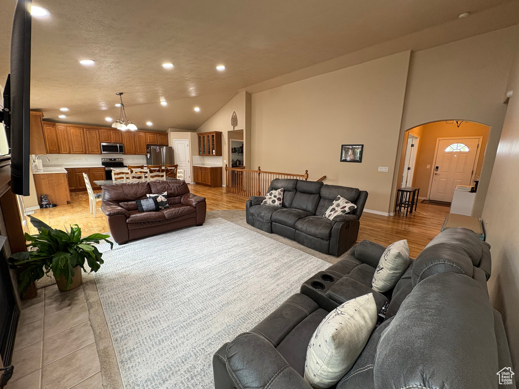 5633 W CORAL MOUNT LN West Valley City, UT 84118