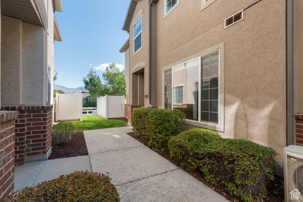Photo 4 for MLS #2113605 at 528 N Walton Dr
