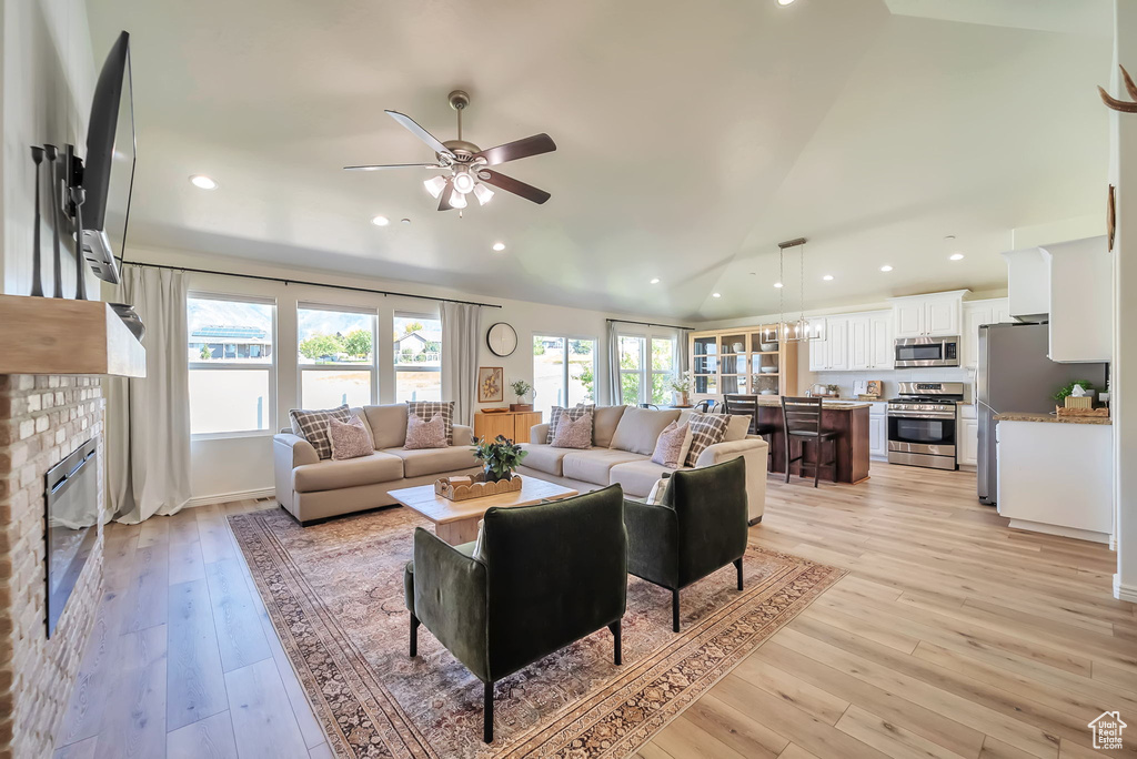 Photo 4 for MLS #2113627 at 1272 N Horizon View Loop
