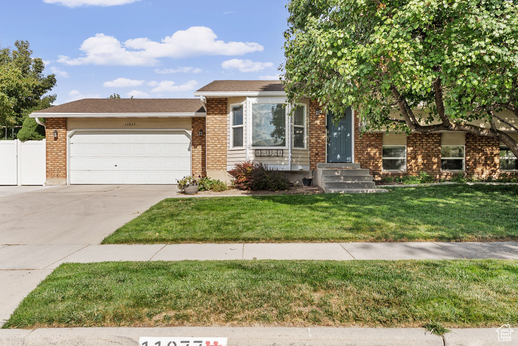 11077 S HAWKWOOD DR Sandy, UT 84094