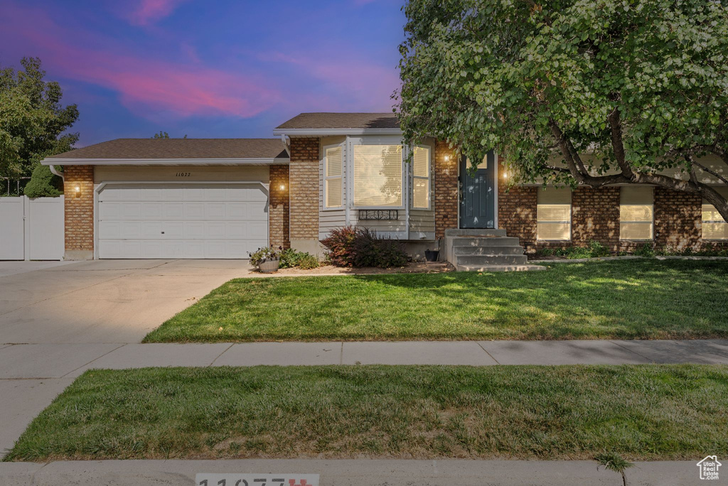 11077 S HAWKWOOD DR Sandy, UT 84094