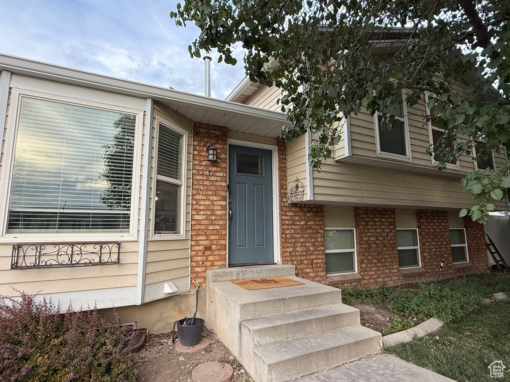 11077 S HAWKWOOD DR Sandy, UT 84094