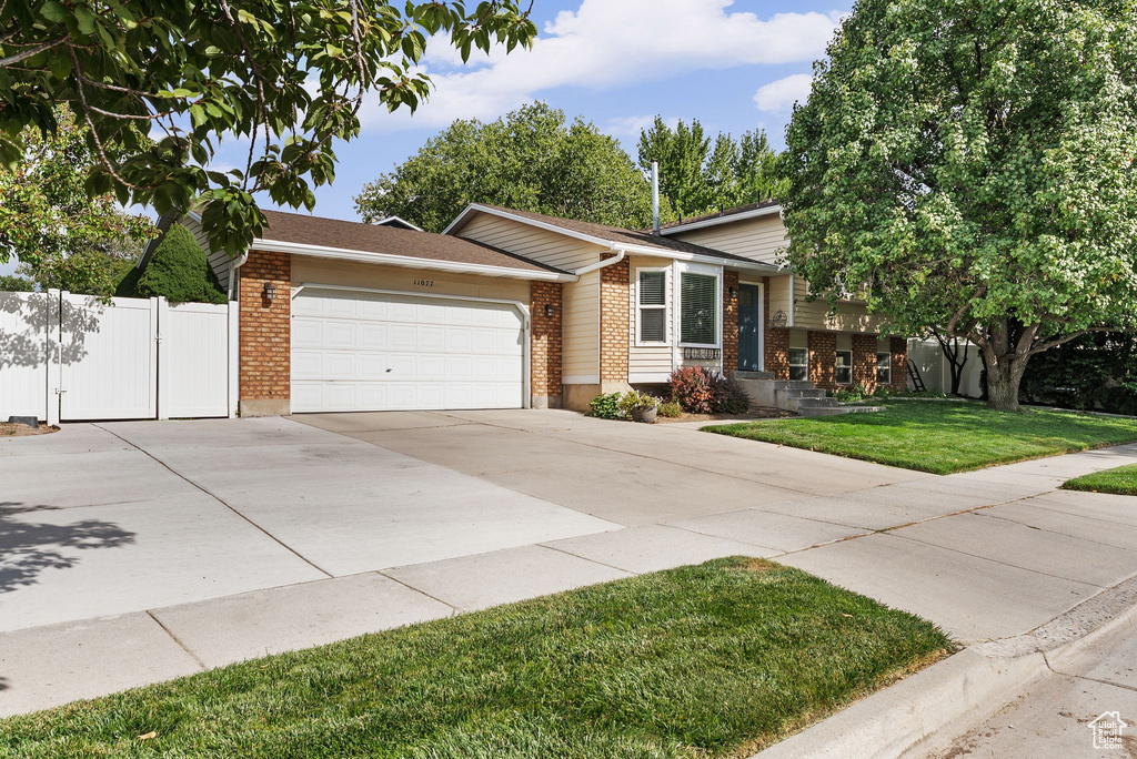 11077 S HAWKWOOD DR Sandy, UT 84094