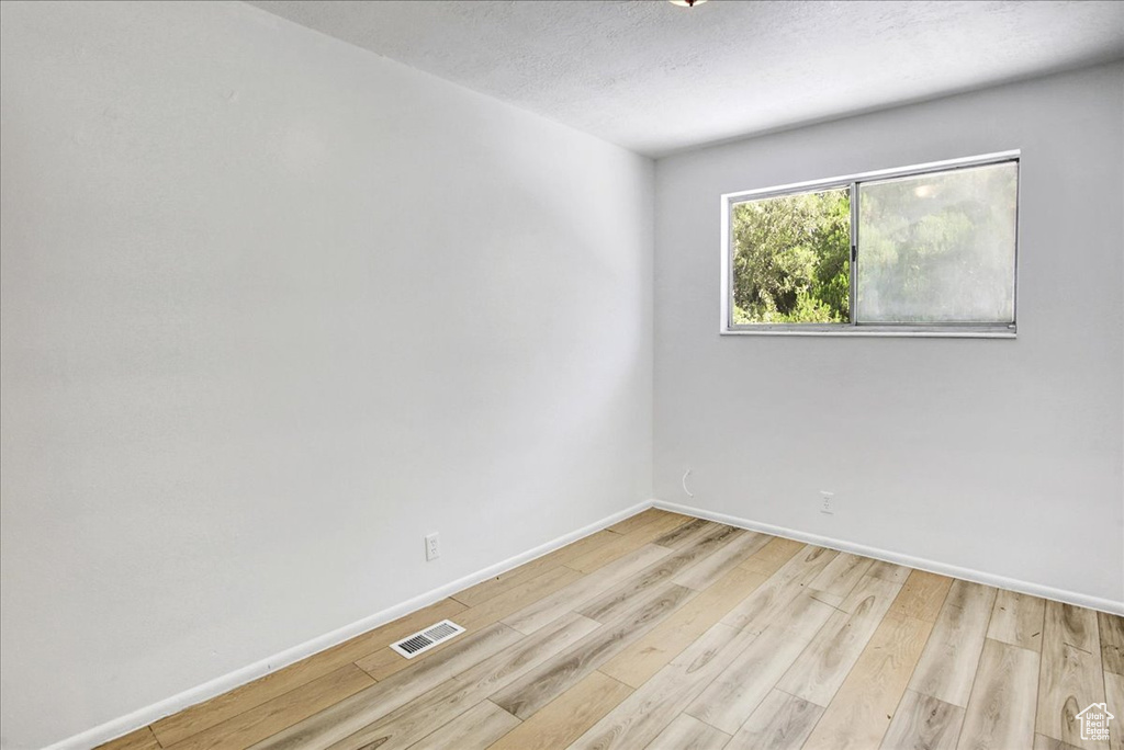 3321 S VALCREST DR West Valley City, UT 84119