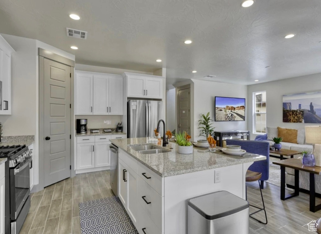 Photo 5 for MLS #2113723 at 2323 E Escondido Dr