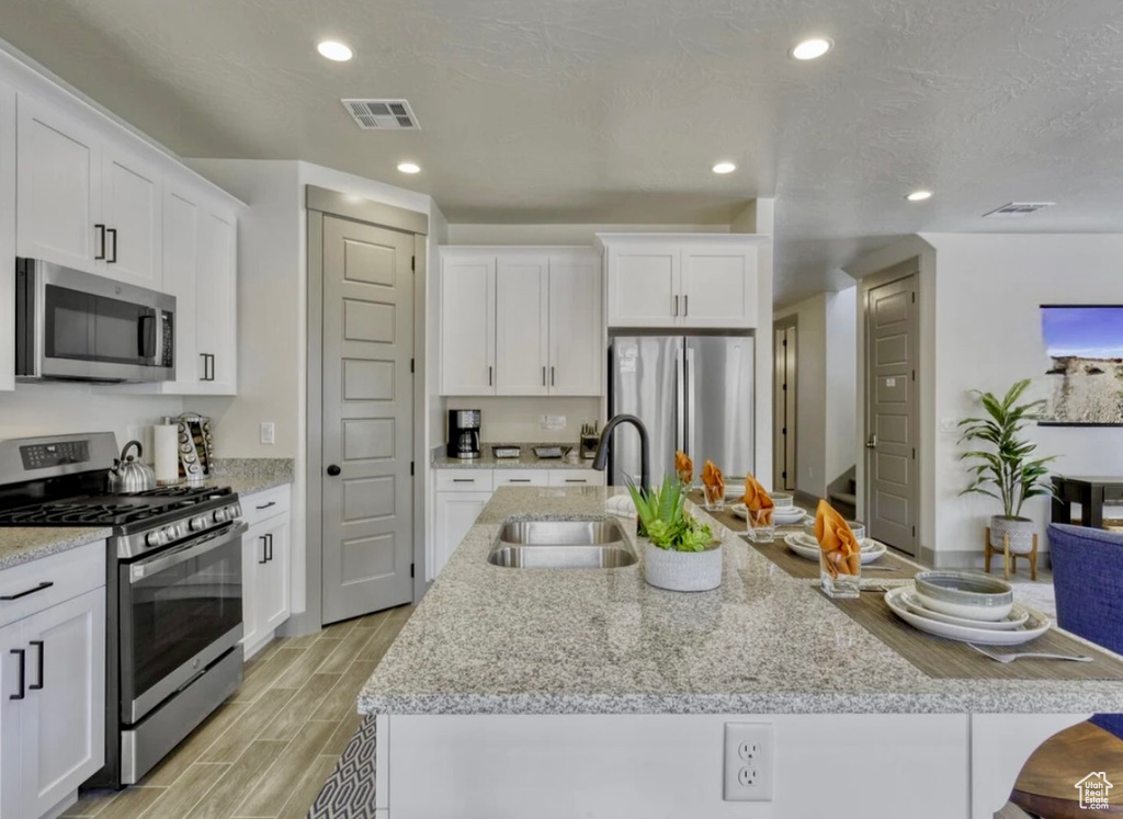 Photo 6 for MLS #2113723 at 2323 E Escondido Dr