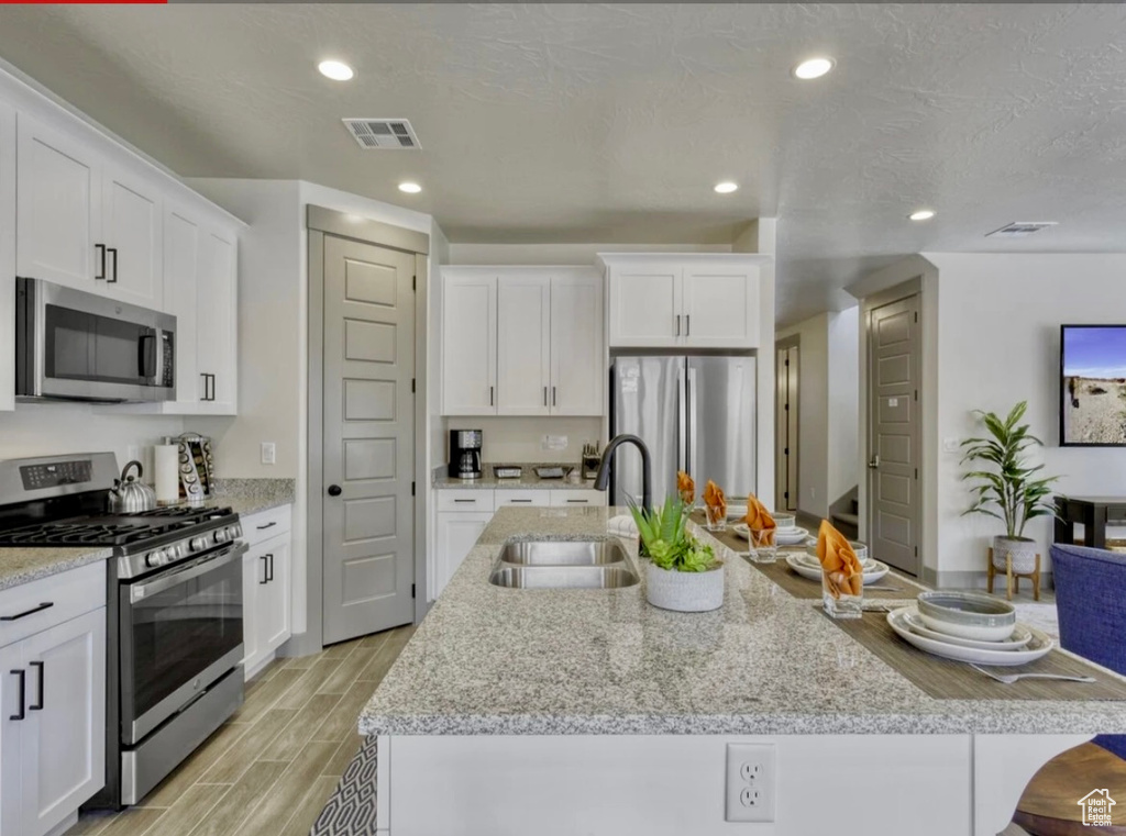 Photo 7 for MLS #2113723 at 2323 E Escondido Dr