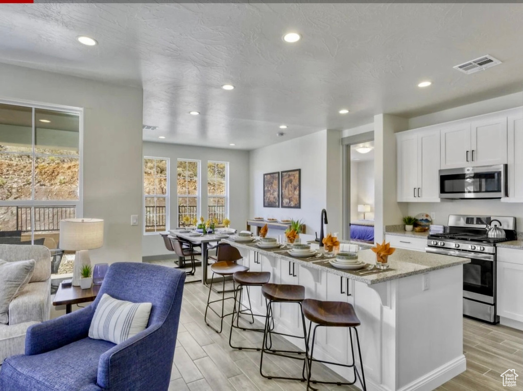 Photo 9 for MLS #2113723 at 2323 E Escondido Dr
