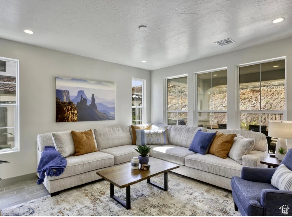 Photo 4 for MLS #2113723 at 2323 E Escondido Dr