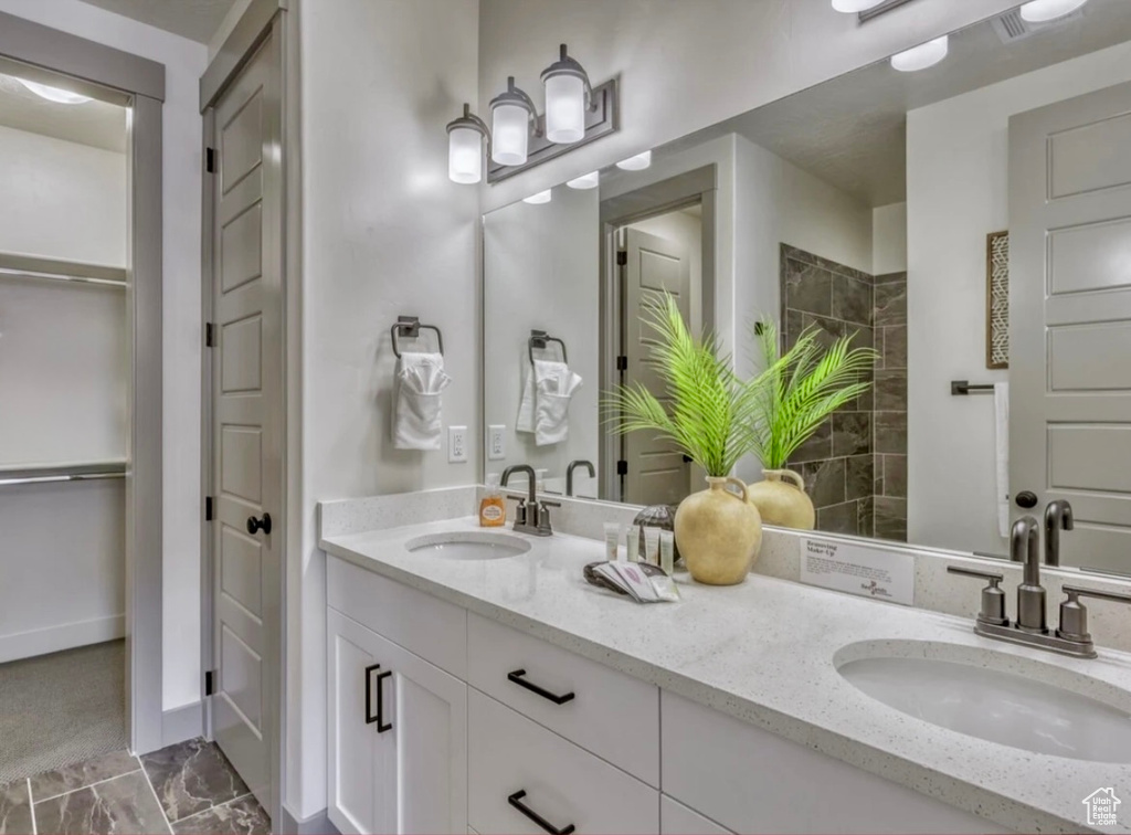 Photo 15 for MLS #2113723 at 2323 E Escondido Dr