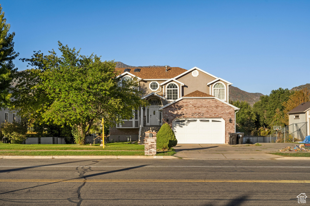 2002 E DEER RUN DR RUN South Weber, UT 84405