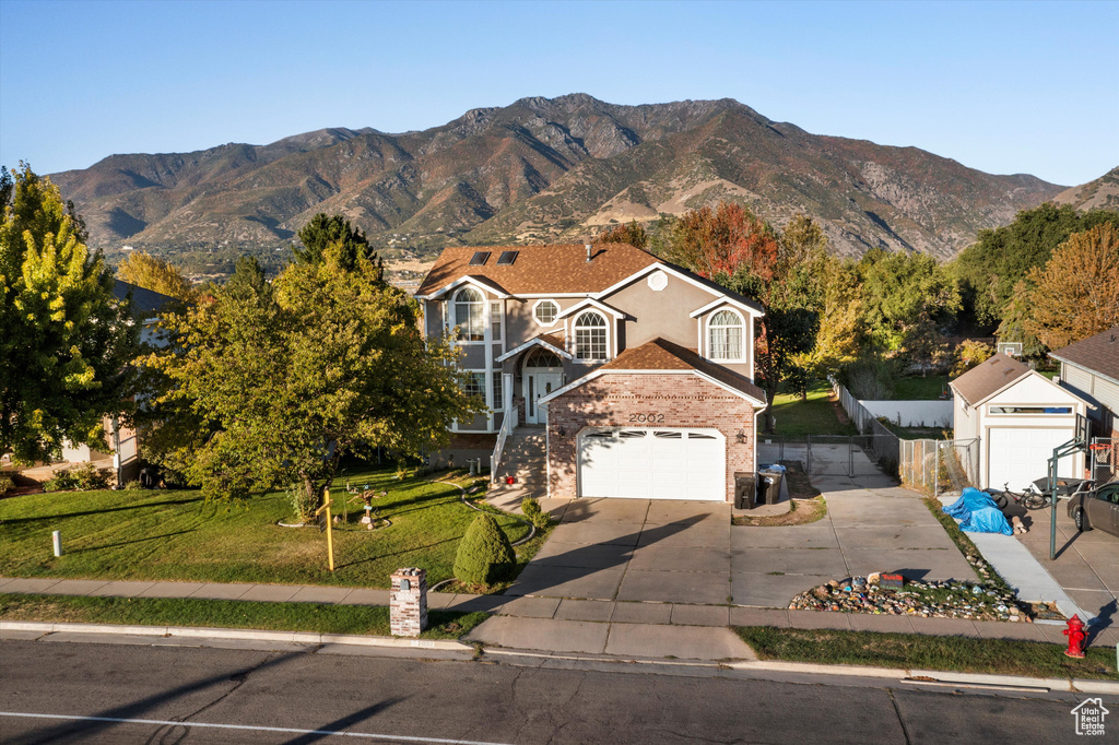 2002 E DEER RUN DR RUN South Weber, UT 84405