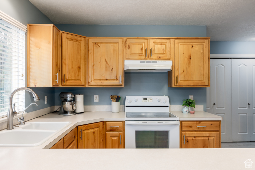 678 E CREEKVIEW DR Layton, UT 84041