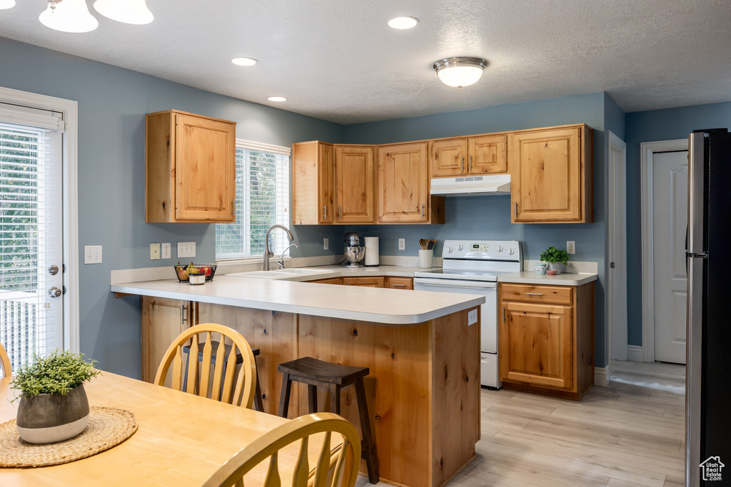 678 E CREEKVIEW DR Layton, UT 84041