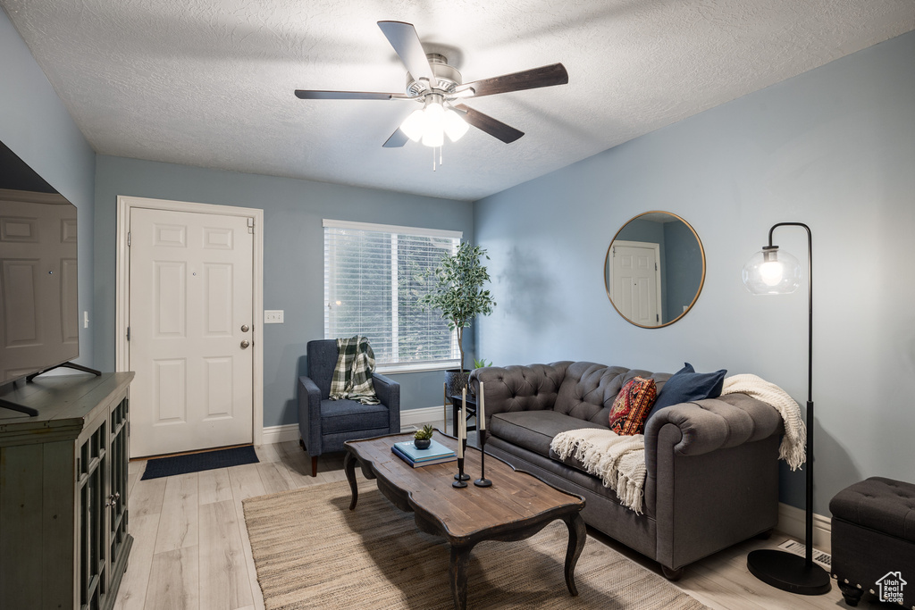 678 E CREEKVIEW DR Layton, UT 84041