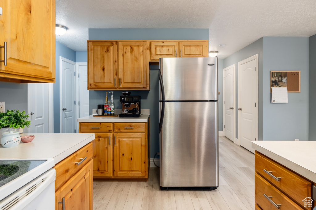 678 E CREEKVIEW DR Layton, UT 84041