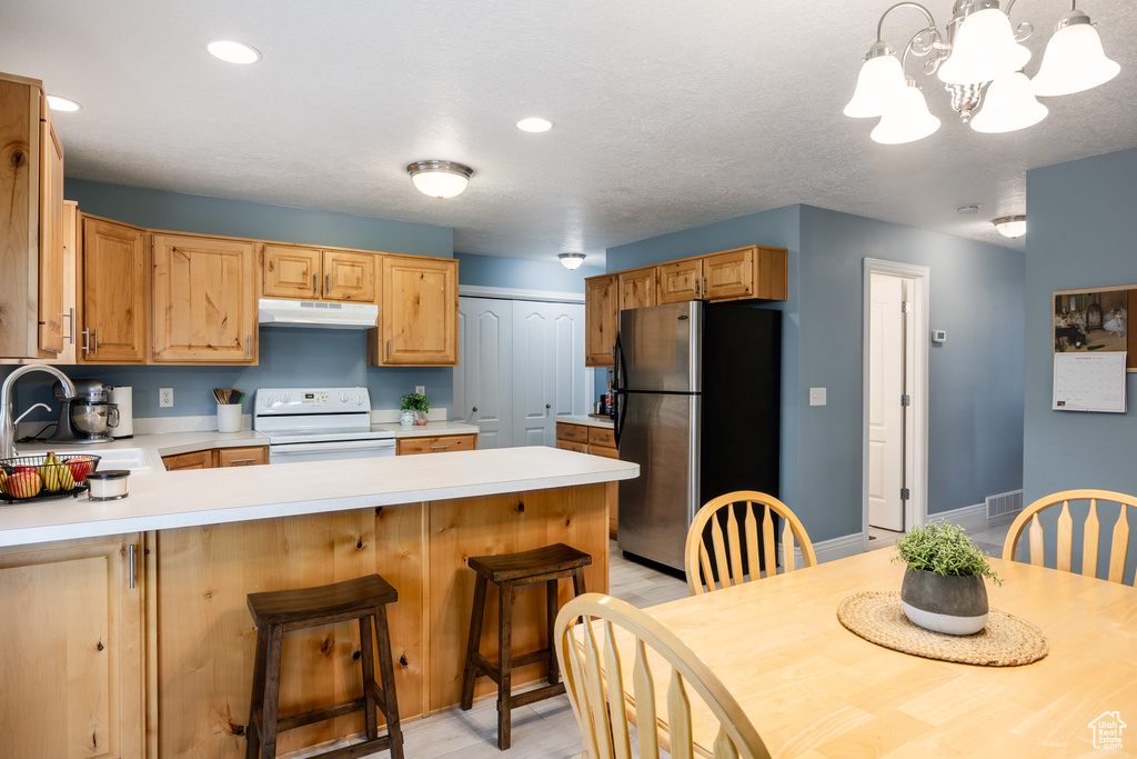 678 E CREEKVIEW DR Layton, UT 84041