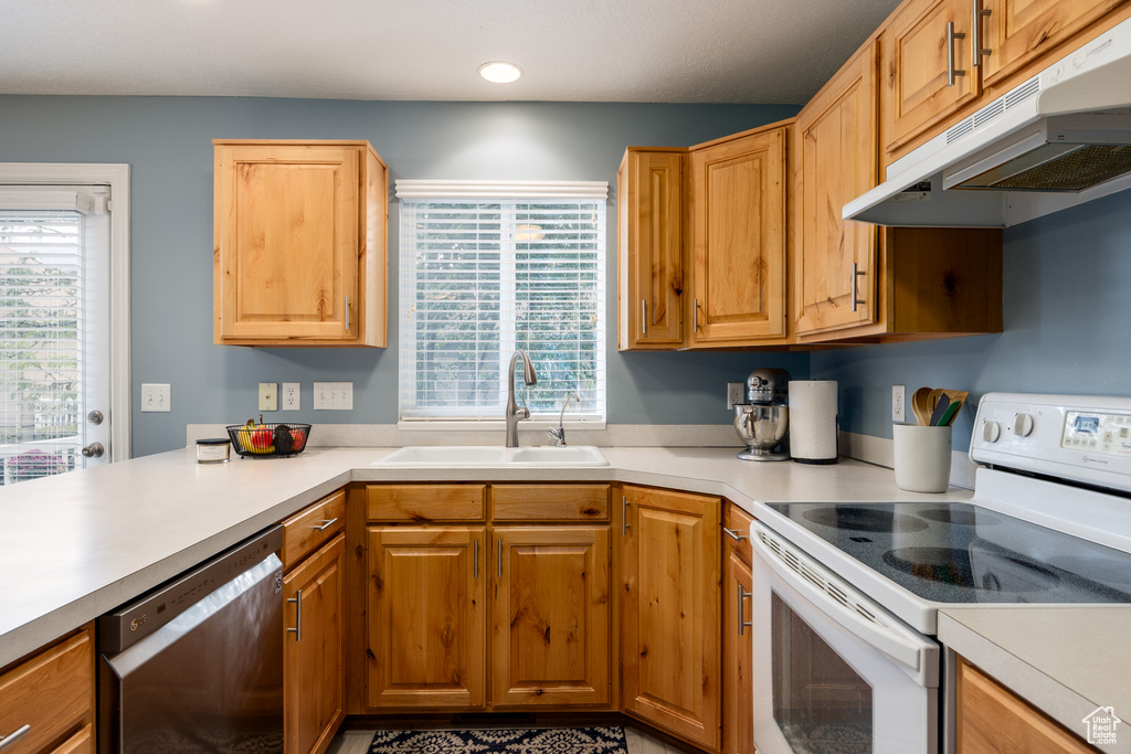 678 E CREEKVIEW DR Layton, UT 84041
