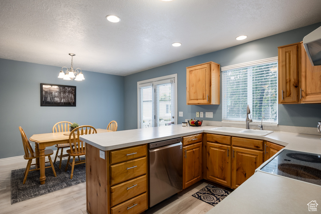 678 E CREEKVIEW DR Layton, UT 84041