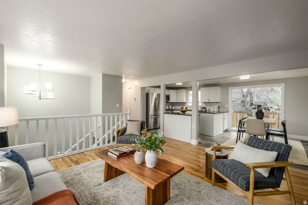 199 E LYNN CIR Sandy, UT 84070