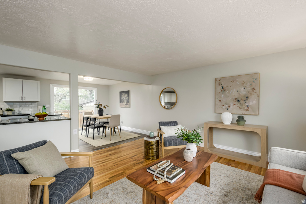 199 E LYNN CIR Sandy, UT 84070