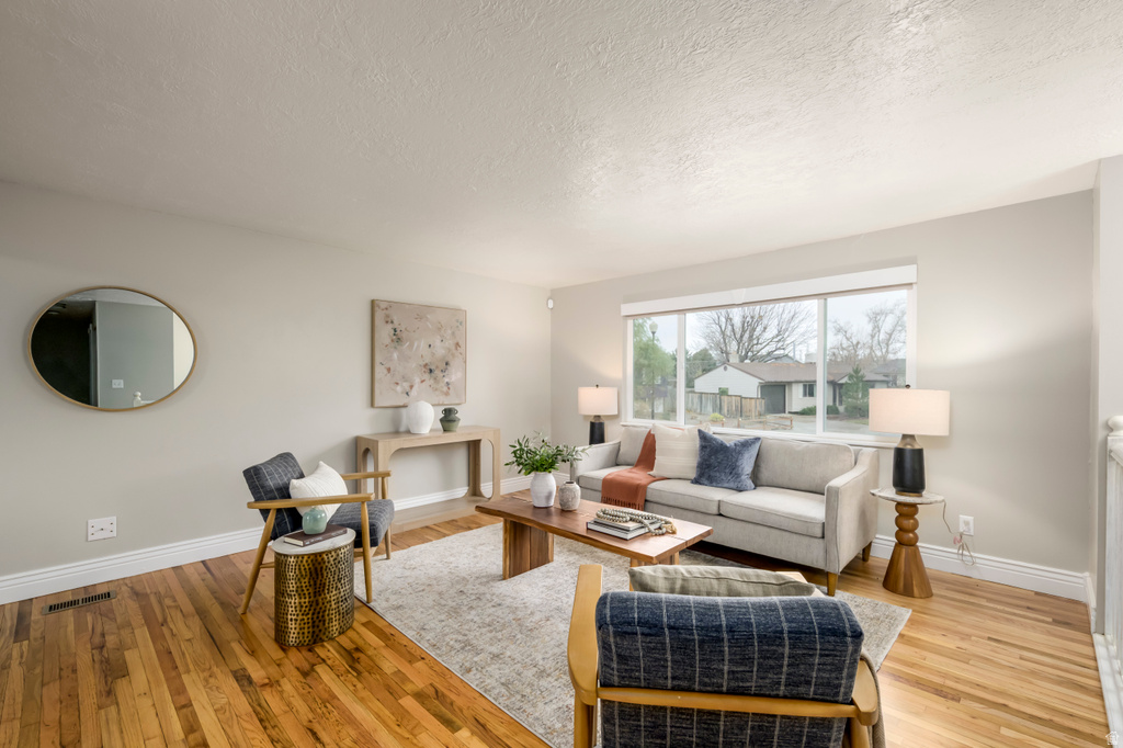 199 E LYNN CIR Sandy, UT 84070