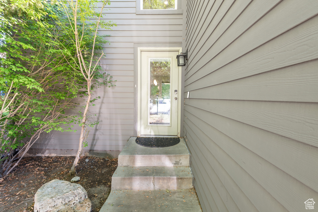 8179 S NORDIC CIR Sandy, UT 84093