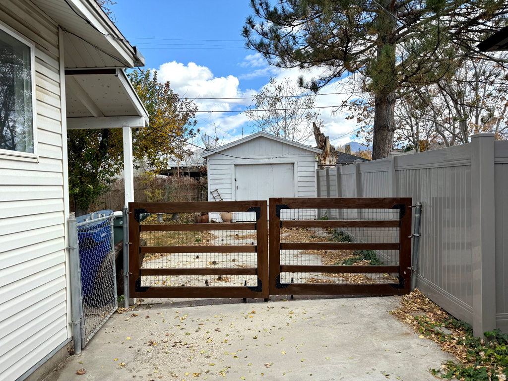 1721 S ROBERTA ST Salt Lake City, UT 84115