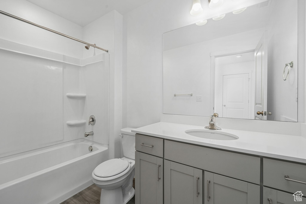 Photo 11 for MLS #2113804 at 641 Hal St