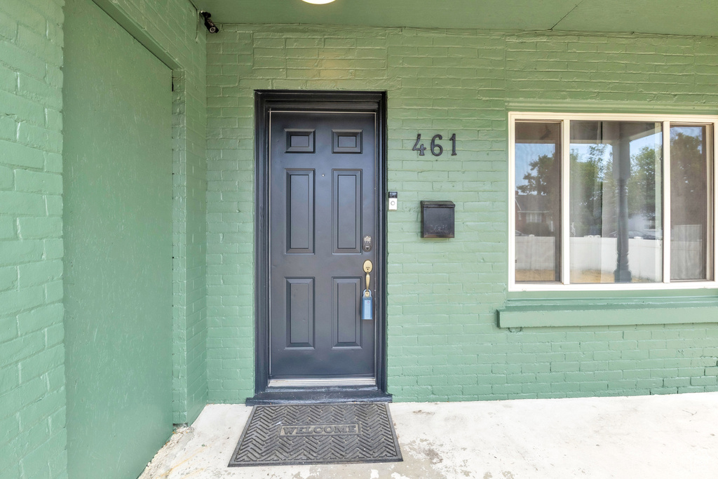 Photo 3 for MLS #2113813 at 461 S 400 West