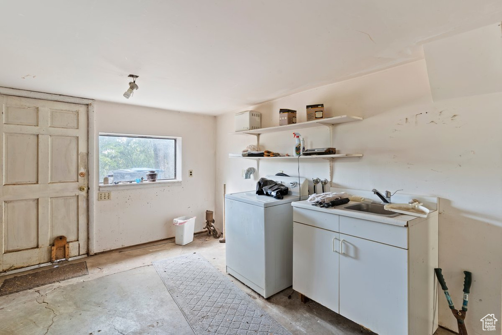 225 CHIMES DR South Ogden, UT 84405