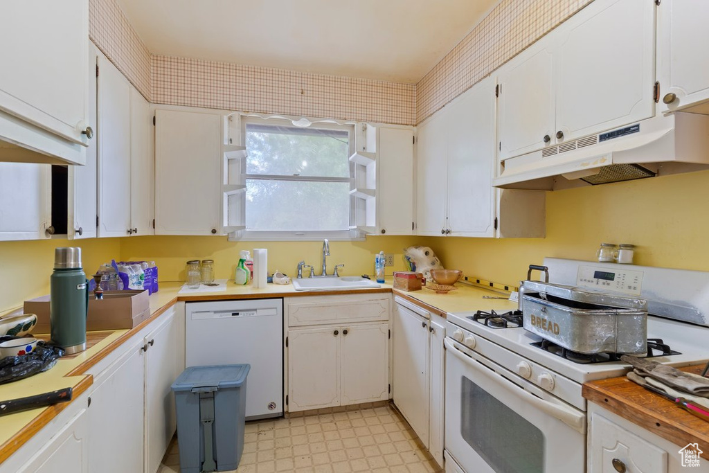 225 CHIMES DR South Ogden, UT 84405