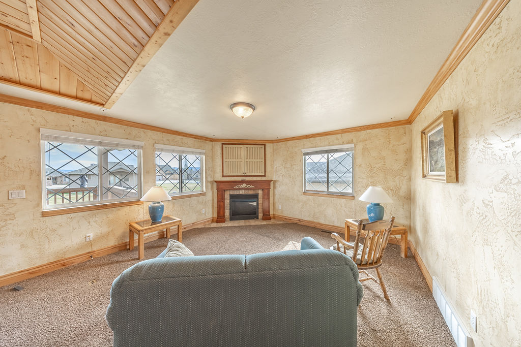 2034 S COTTAGE LN Garden City, UT 84028