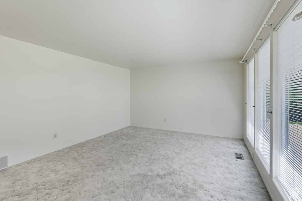 Photo 9 for MLS #2113889 at 551 Colonial St