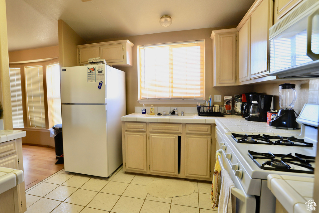 Photo 9 for MLS #2113929 at 303 W Plateau Pl #91