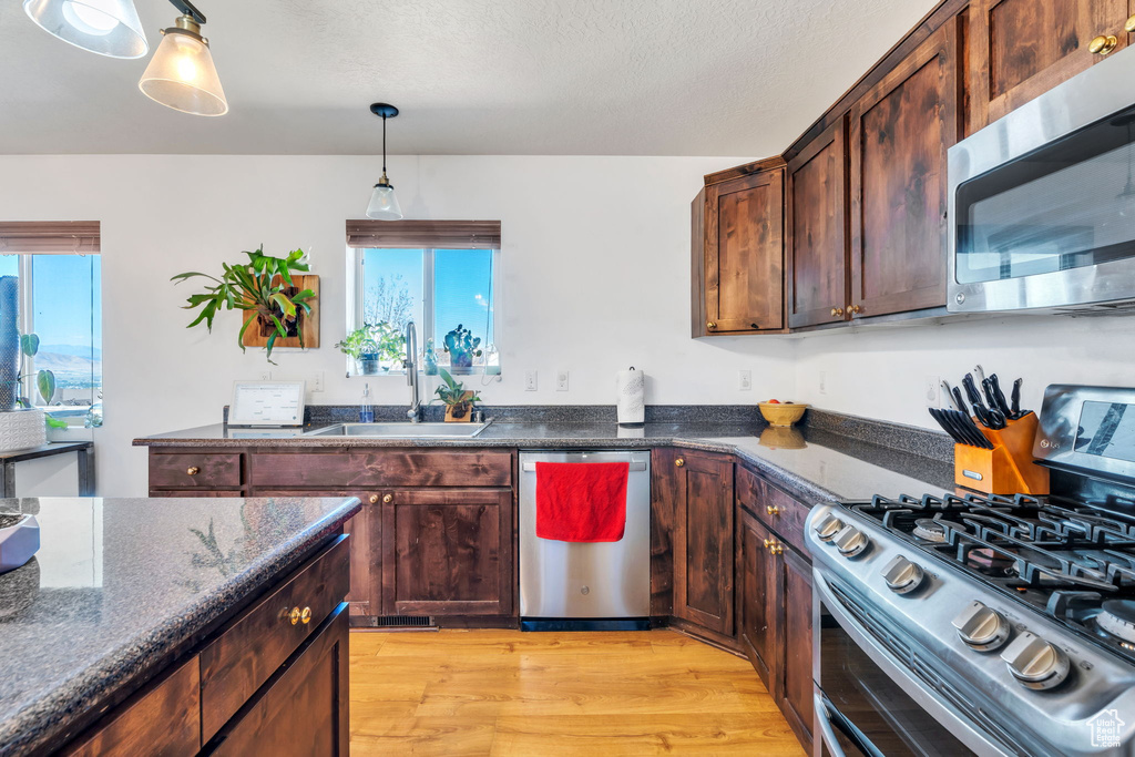 Photo 7 for MLS #2113962 at 93 E Park Dr