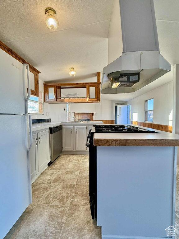 9393 N 9000 E Tridell, UT 84076